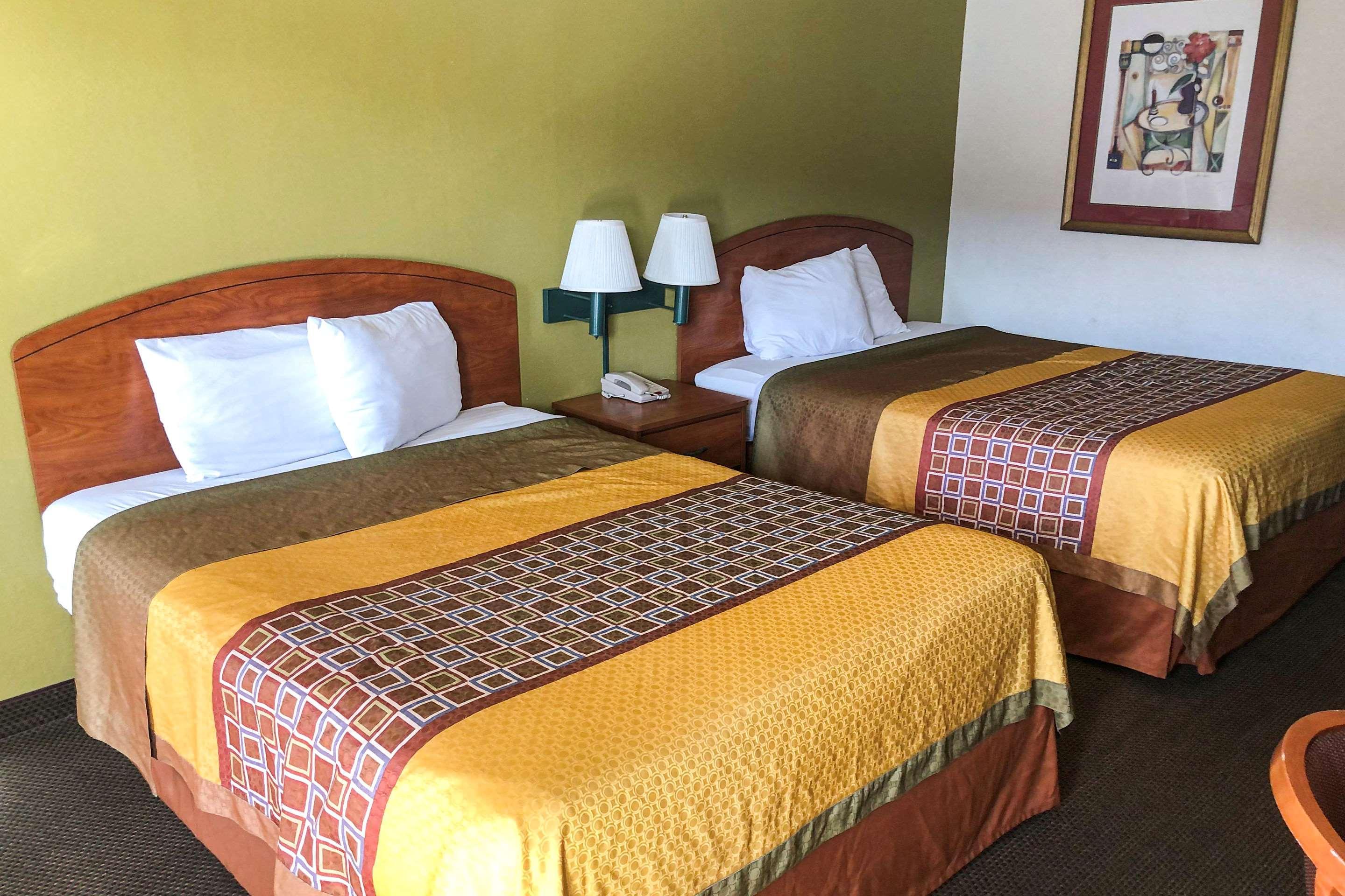 Days Inn By Wyndham Erie Kearsarge Εξωτερικό φωτογραφία