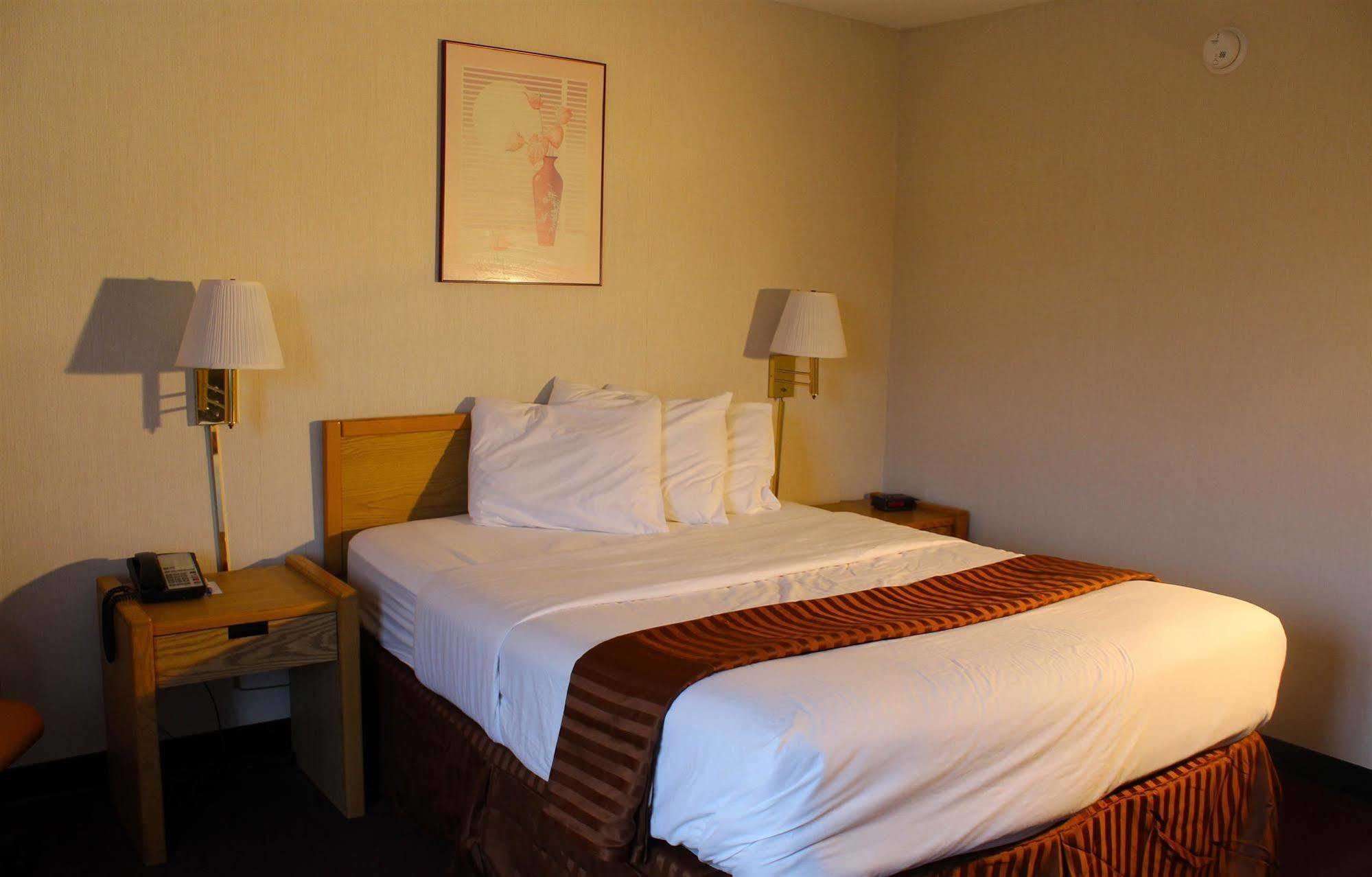 Days Inn By Wyndham Erie Kearsarge Εξωτερικό φωτογραφία
